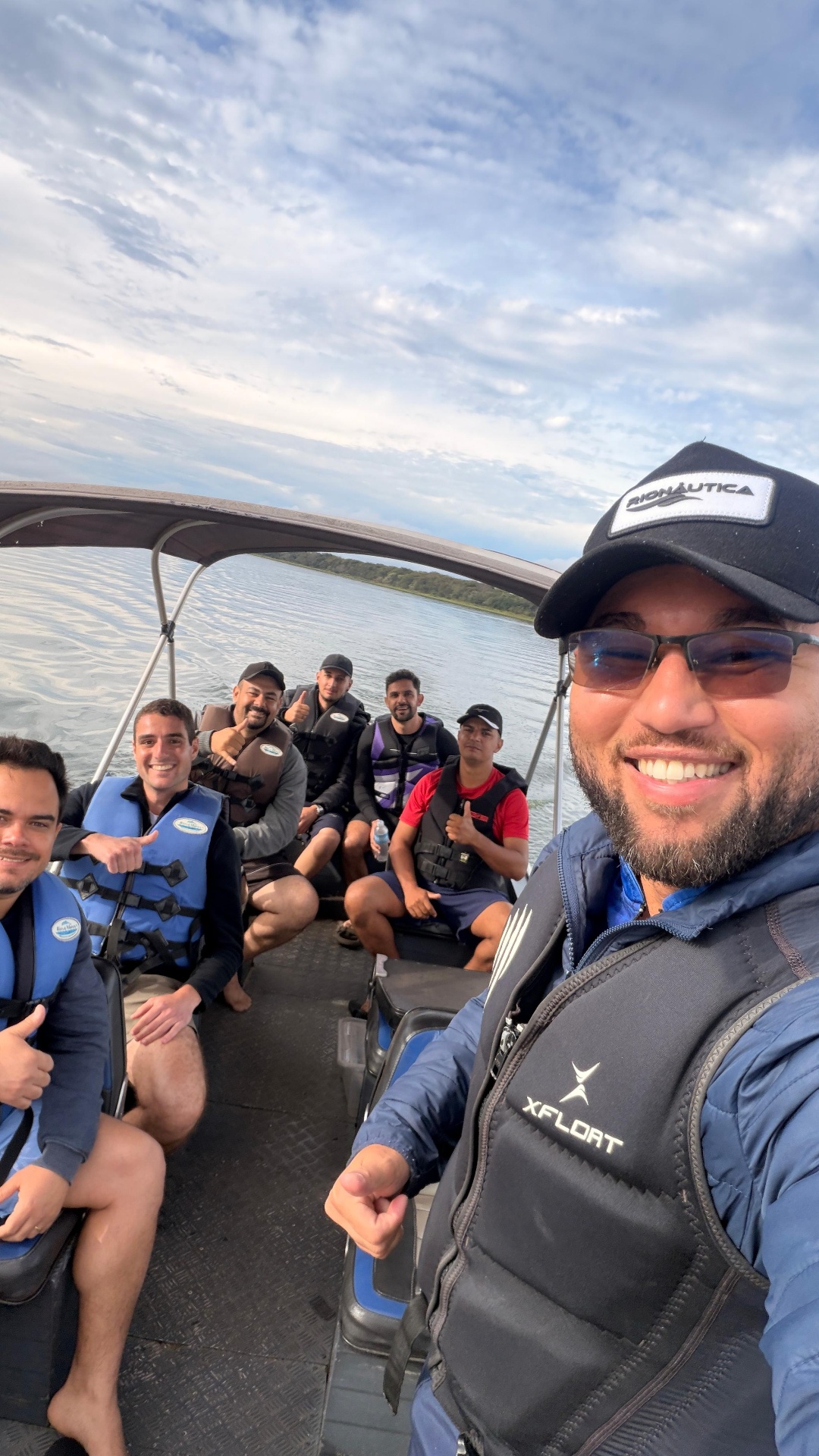Turma na embarcação